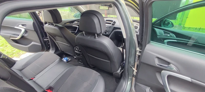 Opel Insignia Sports tourer, снимка 10 - Автомобили и джипове - 52366163