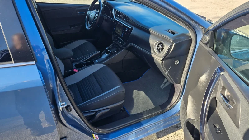 Toyota Auris 1.8 HYBRID* FACELIFT* CAMERA* DISTRONIC* , снимка 9 - Автомобили и джипове - 52859929