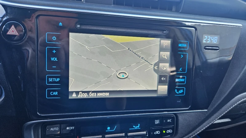 Toyota Auris 1.8 HYBRID* FACELIFT* CAMERA* DISTRONIC* , снимка 15 - Автомобили и джипове - 52859929