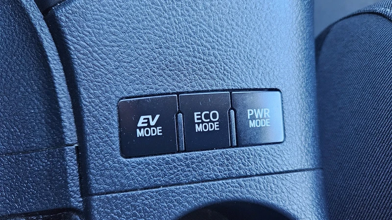 Toyota Auris 1.8 HYBRID* FACELIFT* CAMERA* DISTRONIC* , снимка 16 - Автомобили и джипове - 52859929