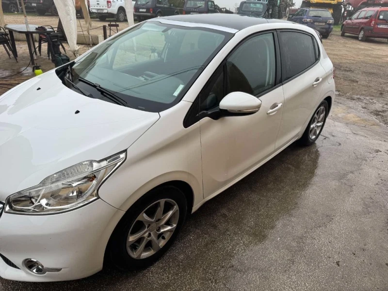Peugeot 208, снимка 2 - Автомобили и джипове - 53600336