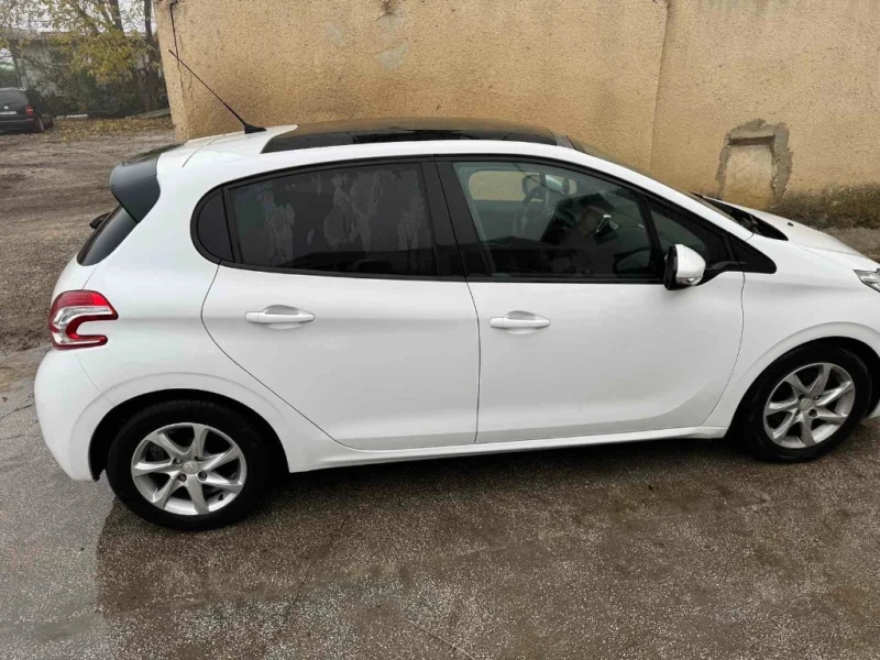 Peugeot 208, снимка 5 - Автомобили и джипове - 53600336