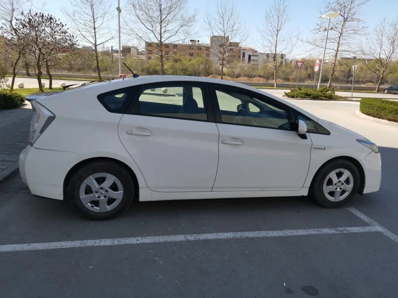 Toyota Prius Хибрид - изображение 3