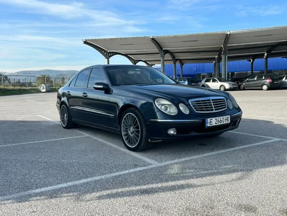 Mercedes-Benz E 240 2.6 бензин, снимка 1 - Автомобили и джипове - 47635330