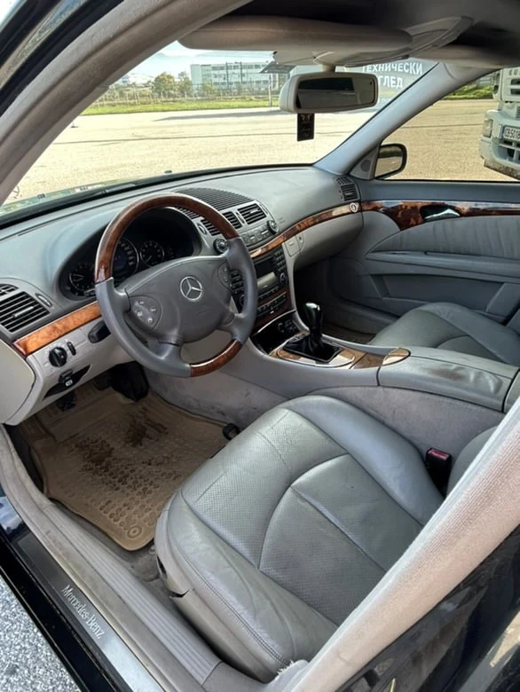 Mercedes-Benz E 240 2.6 бензин, снимка 11 - Автомобили и джипове - 47635330