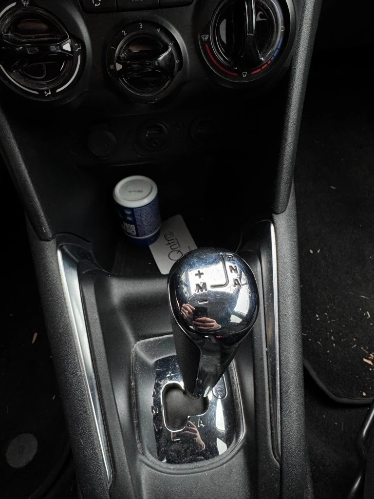 Peugeot 208, снимка 8 - Автомобили и джипове - 53600336