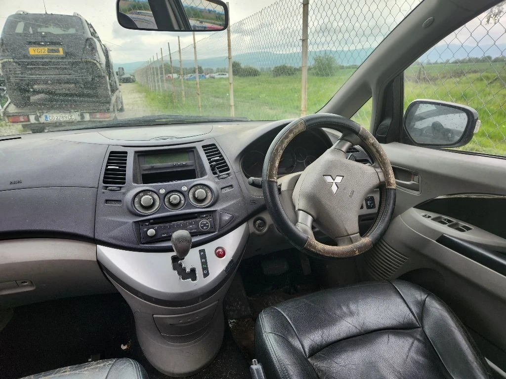 Mitsubishi Grandis 2.4 auto - изображение 7