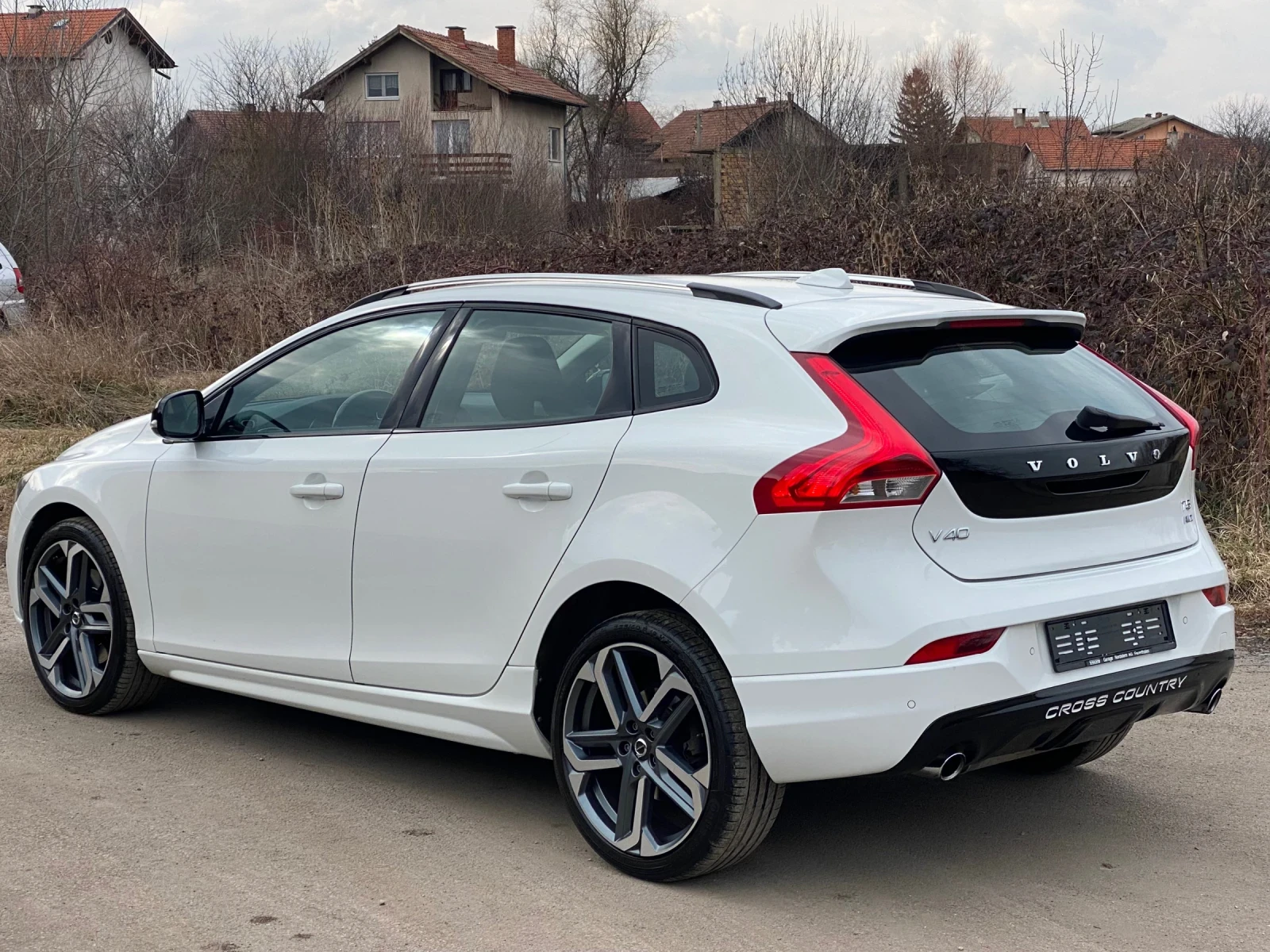 Volvo V40 Cross Country 2.0i-245к.с. 4х4 Автоматик/8-скорости/ - изображение 4