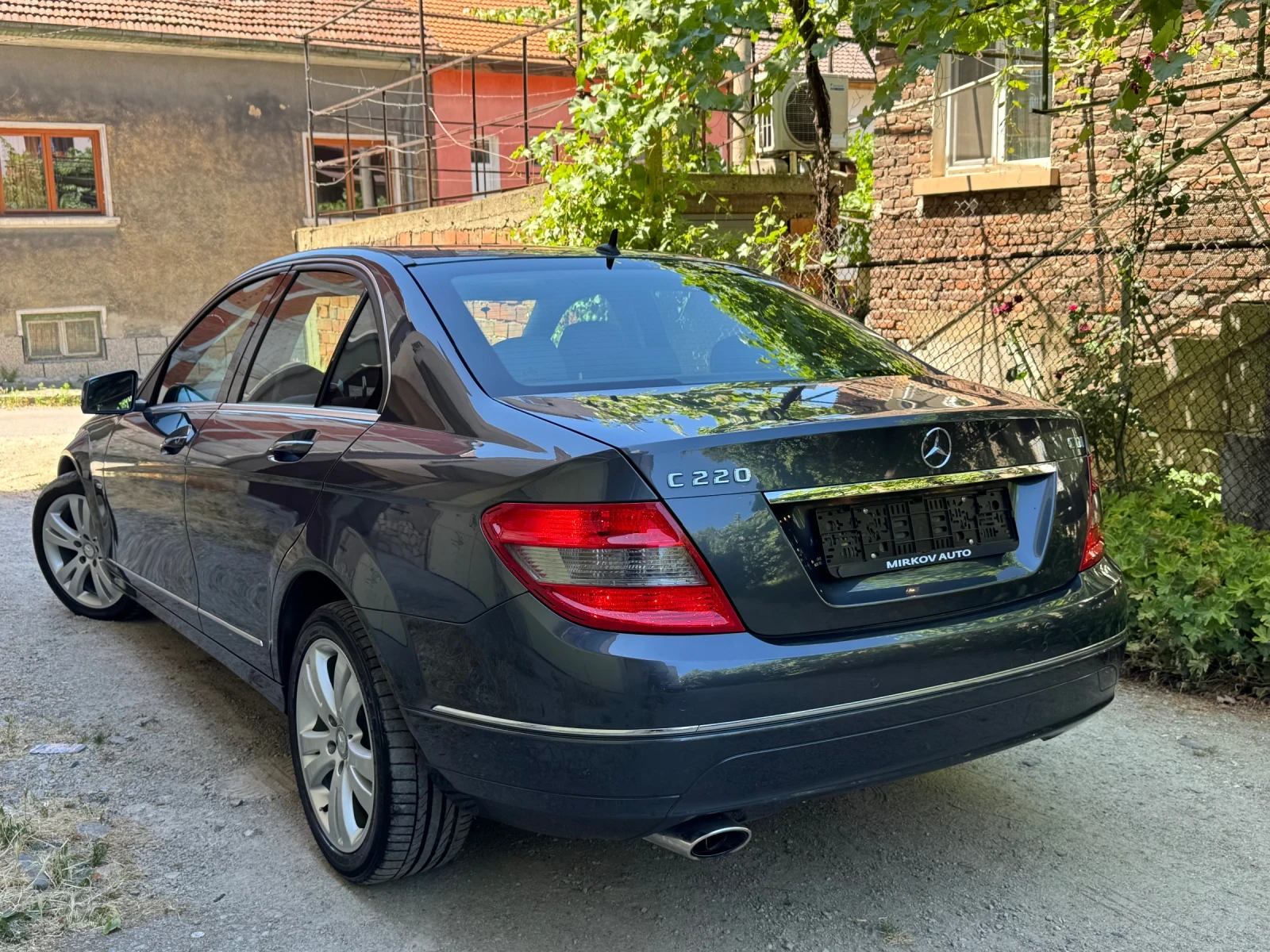 Mercedes-Benz C 220 63.000км/ОРИГИНАЛНАТА БОЯ/AVANTGARDE/НОВ - изображение 4