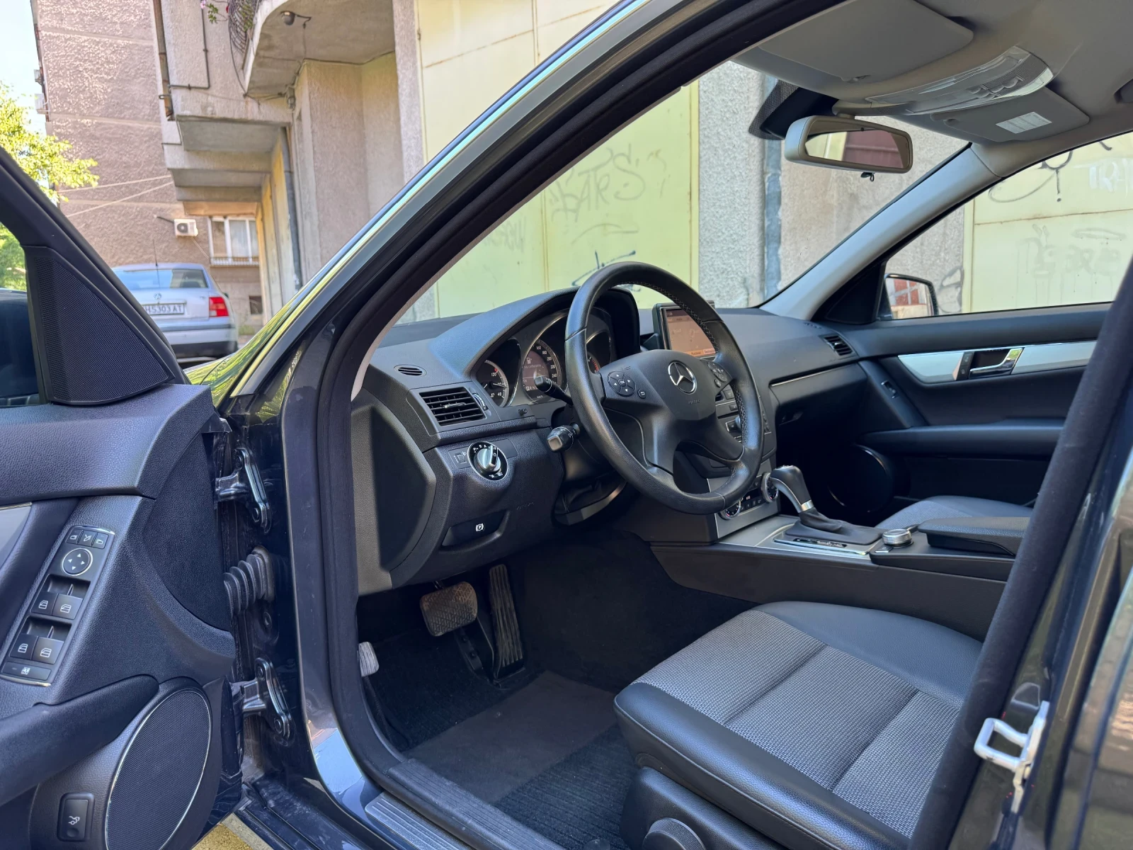 Mercedes-Benz C 220 63.000км/ОРИГИНАЛНАТА БОЯ/AVANTGARDE/НОВ - изображение 7