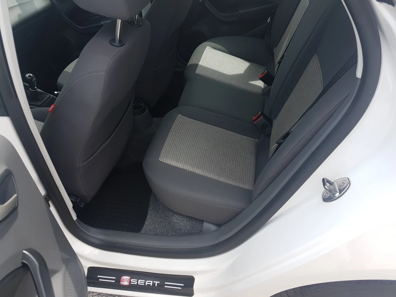 Seat Ibiza 1.6TDI 105кс | Mobile.bg — изображение 15