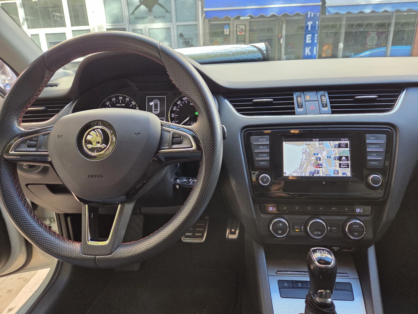 Skoda Octavia 1, 6 116 к.с АВТОМАТ NAVI - изображение 4