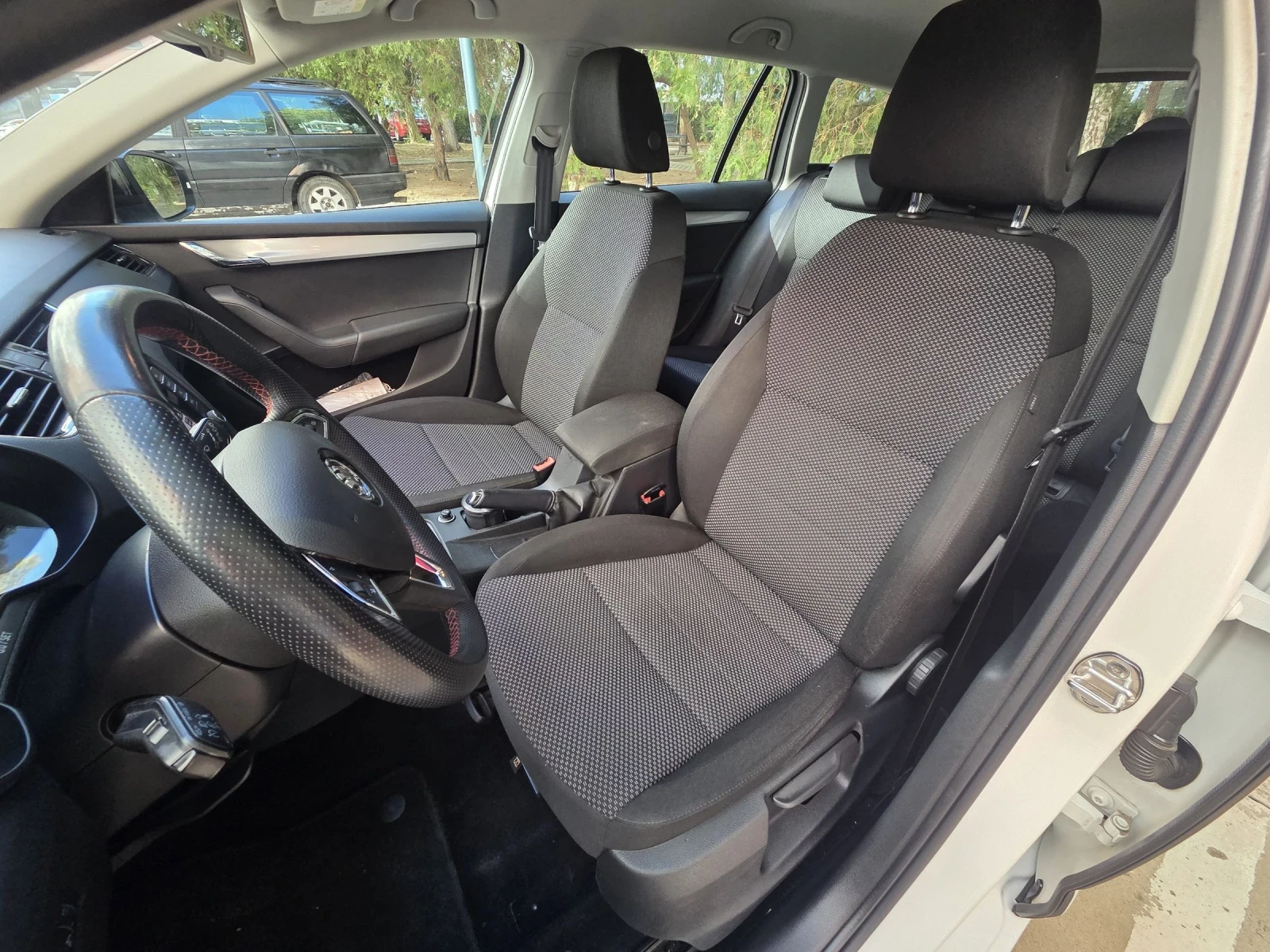 Skoda Octavia 1, 6 116 к.с АВТОМАТ NAVI - изображение 6