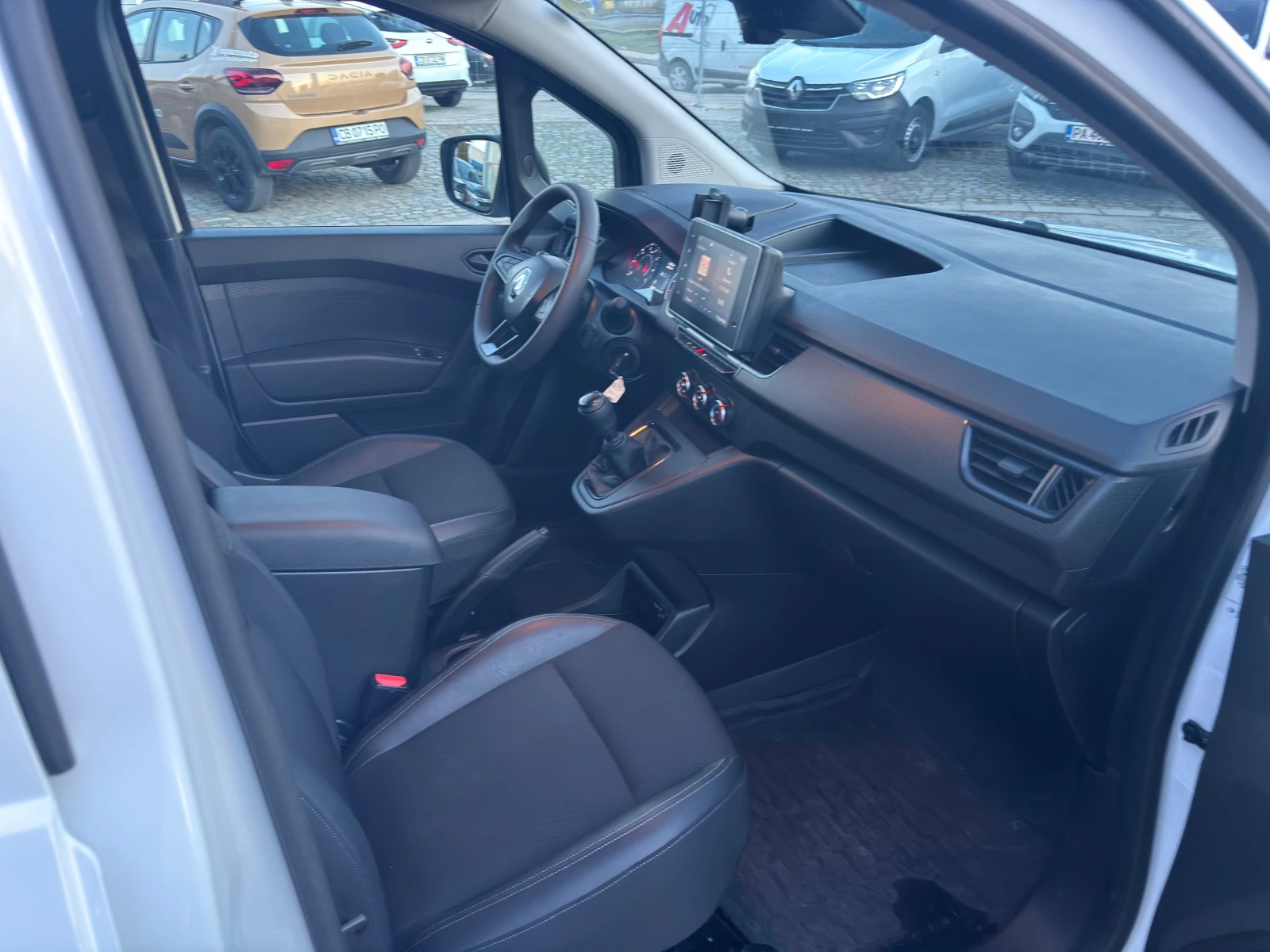 Renault Kangoo 1, 5 dCi 95 hp BVM6, снимка 11 - Автомобили и джипове - 53693279