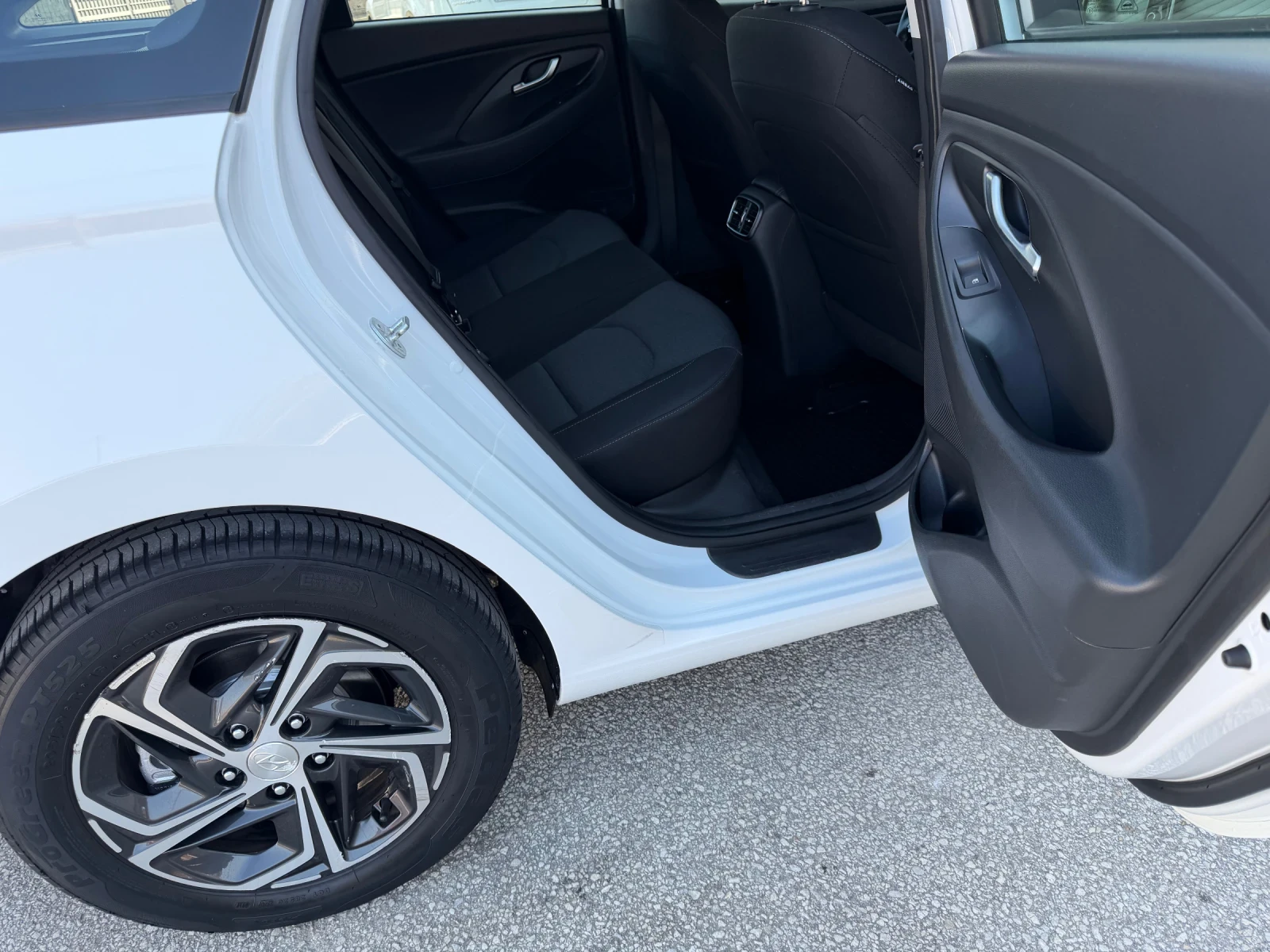 Hyundai I30 1.6CRDI 116к.с. FACE EURO 6 ГЕРМАНИЯ, снимка 15 - Автомобили и джипове - 53776263