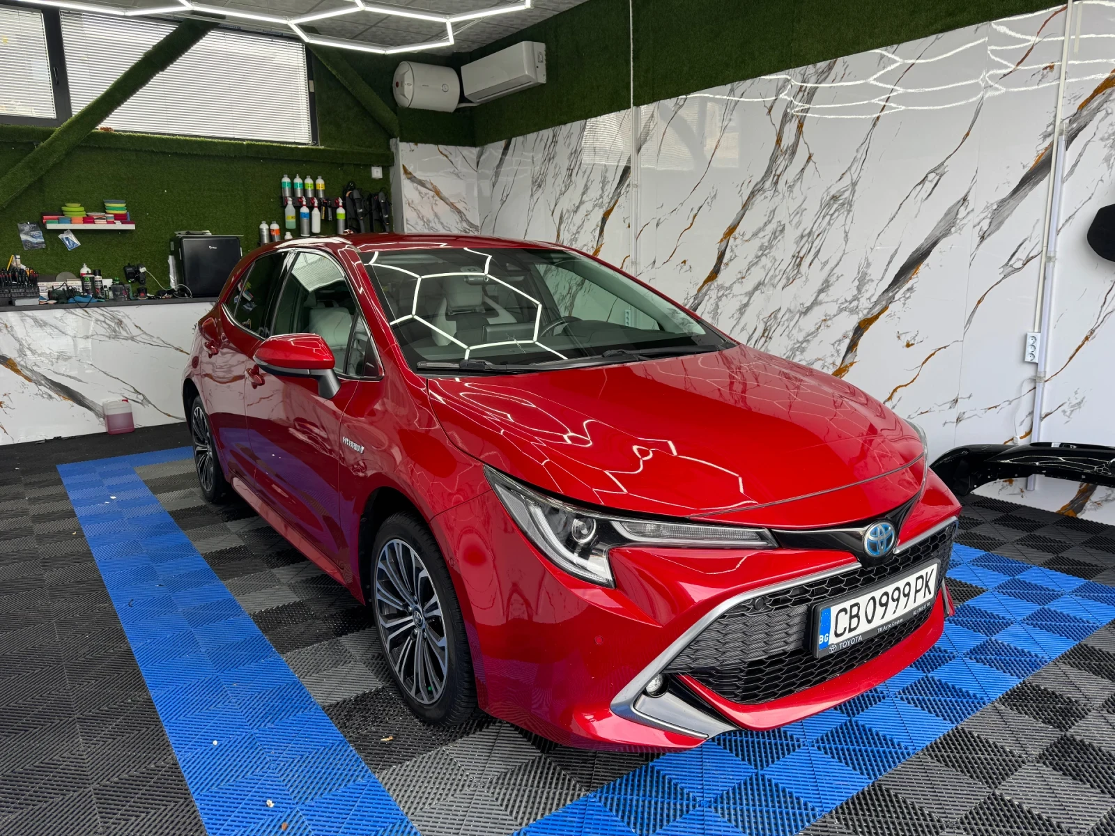 Toyota Corolla 2.0 Hybrid Luxury, снимка 2 - Автомобили и джипове - 54019594