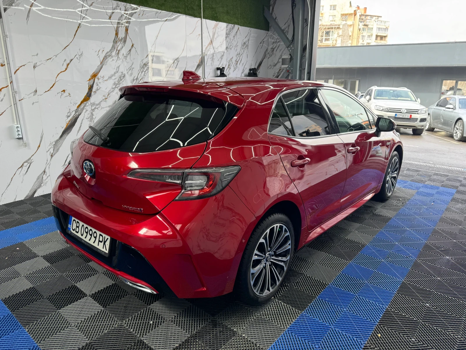 Toyota Corolla 2.0 Hybrid Luxury, снимка 3 - Автомобили и джипове - 54019594