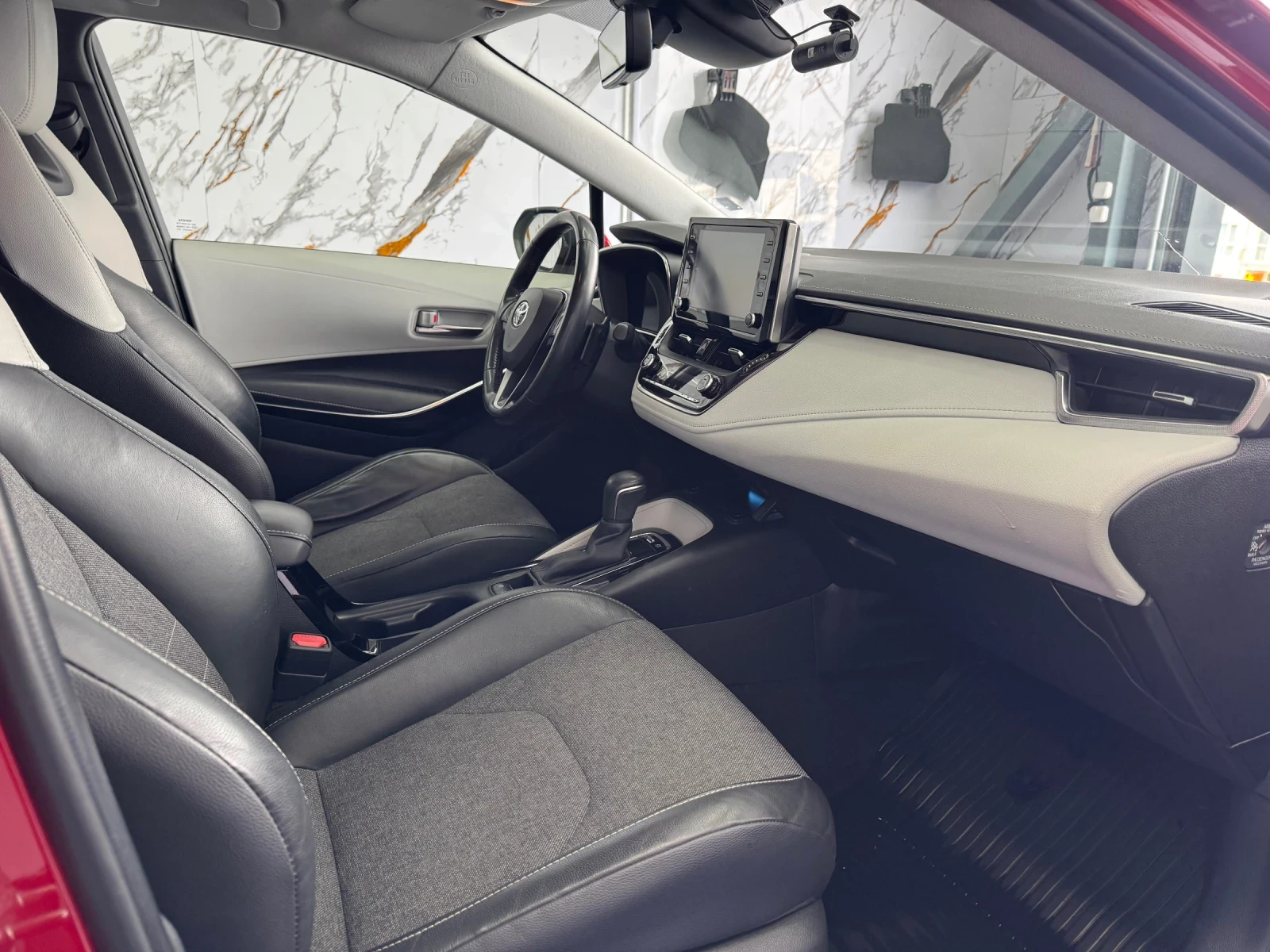 Toyota Corolla 2.0 Hybrid Luxury, снимка 8 - Автомобили и джипове - 54019594