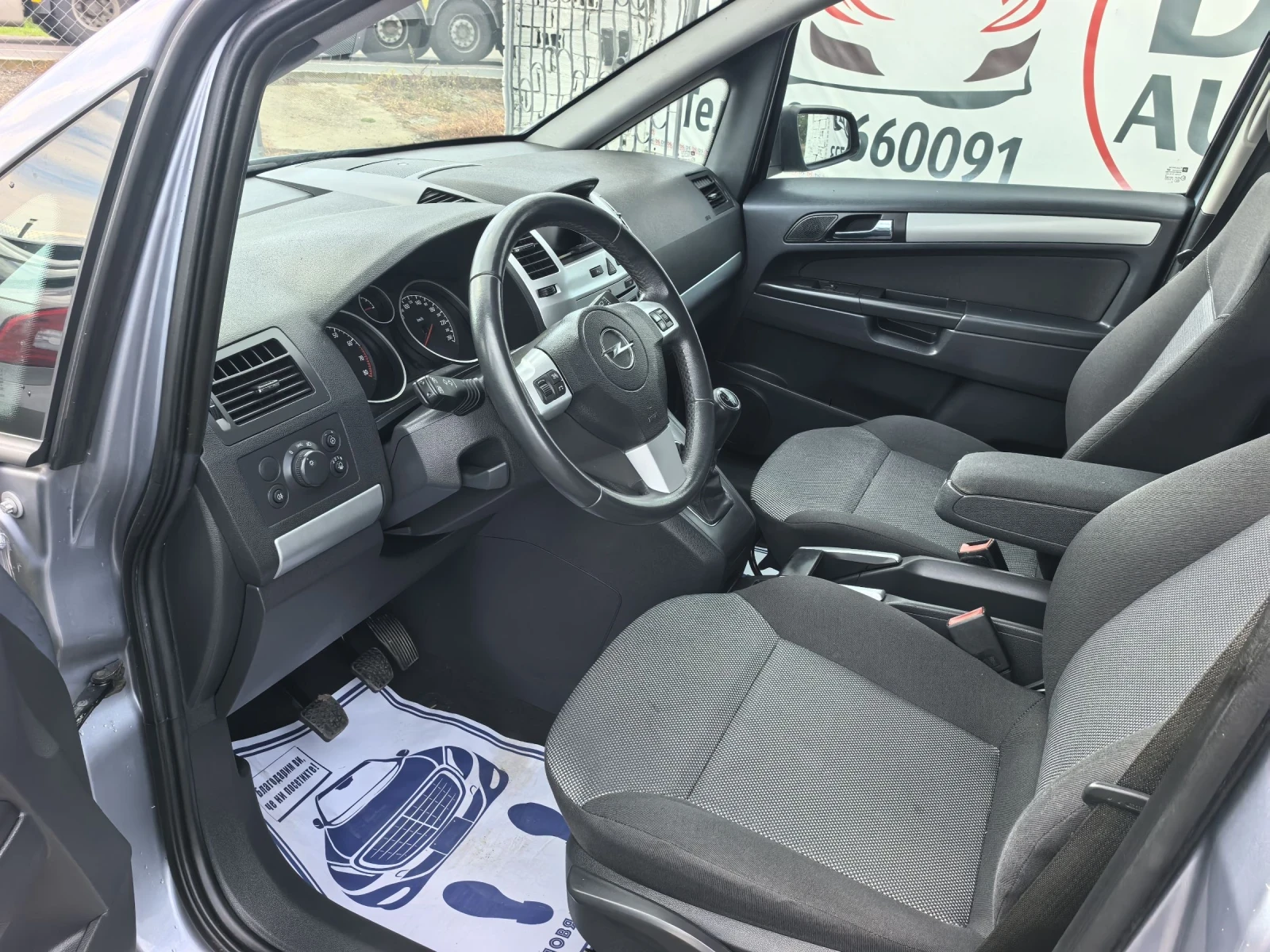 Opel Zafira 1.8i facelift, снимка 9 - Автомобили и джипове - 54126515