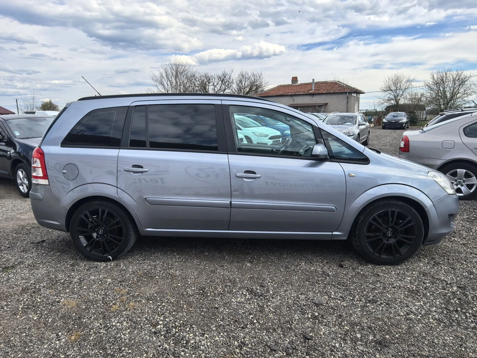 Opel Zafira 1.8i facelift, снимка 6 - Автомобили и джипове - 54126515