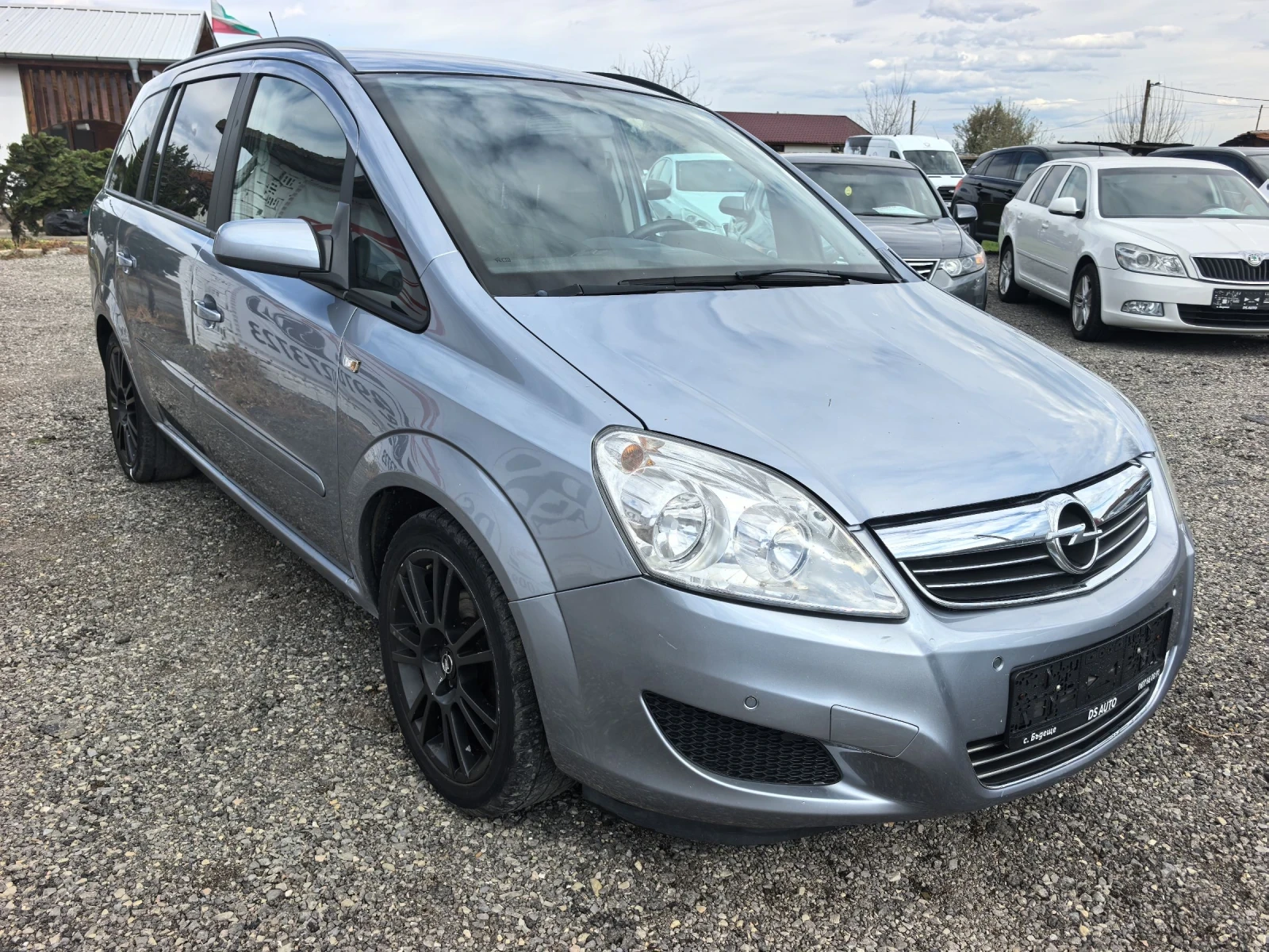 Opel Zafira 1.8i facelift, снимка 7 - Автомобили и джипове - 54126515