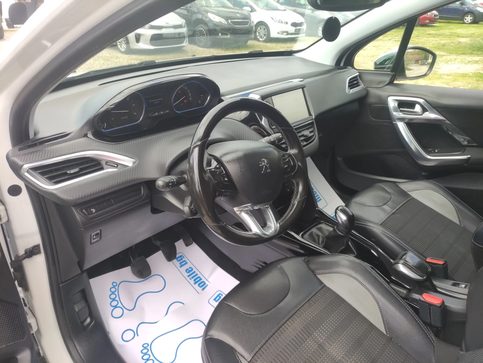 Peugeot 2008 1.6hdi като нов 145 000kmфул екстри евро 6, снимка 9 - Автомобили и джипове - 54154157