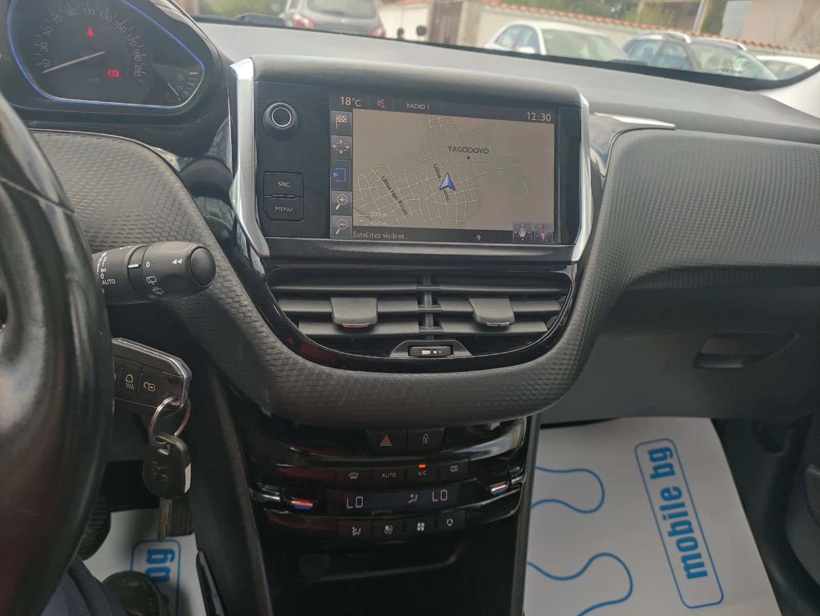 Peugeot 2008 1.6hdi като нов 145 000kmфул екстри евро 6, снимка 11 - Автомобили и джипове - 54154157