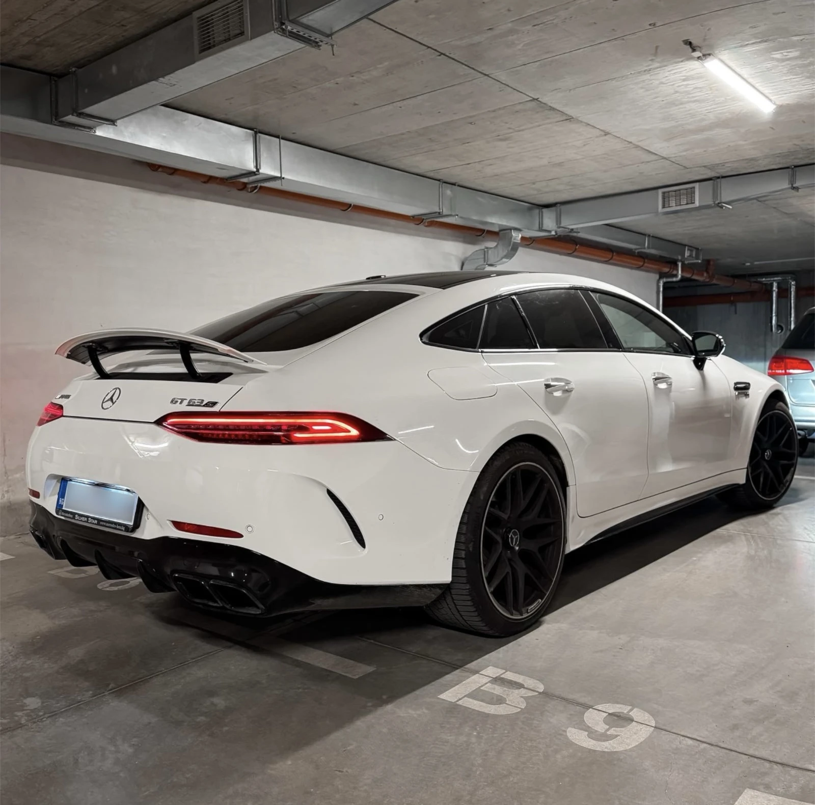 Mercedes-Benz AMG GT 63| NIGHT| DISTR| NAPPA| CARBON| PANO, снимка 5 - Автомобили и джипове - 54655676