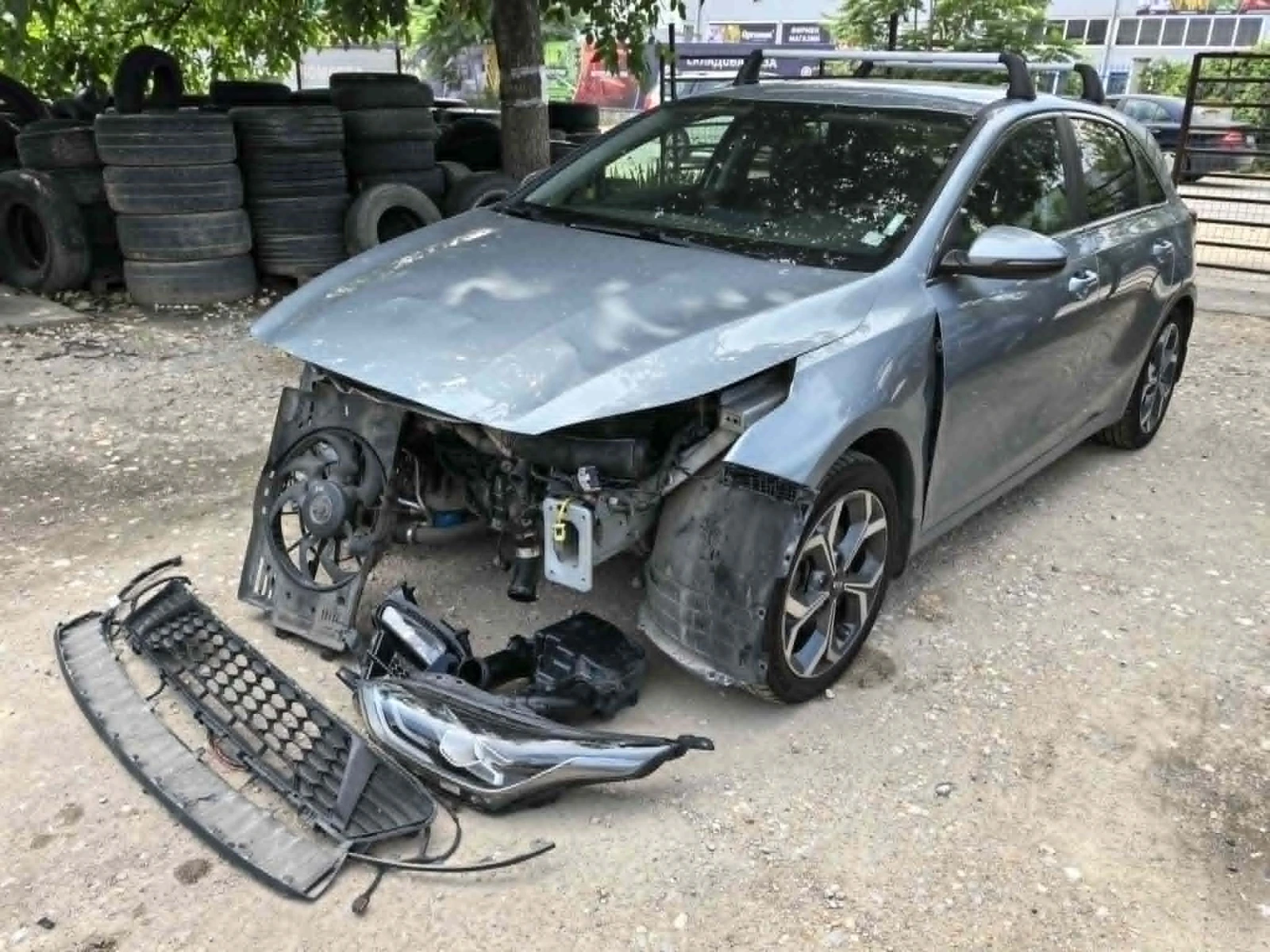 Kia Ceed 1.4 TGDI, снимка 3 - Автомобили и джипове - 55196518