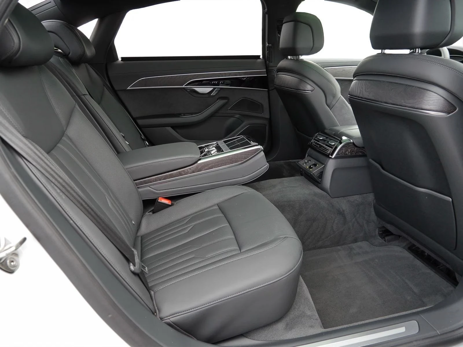 Audi A8 60 TFSIe / LONG/ B&O/ HUD/ MATRIX/ PANO/ AIR / 360, снимка 15 - Автомобили и джипове - 56002929