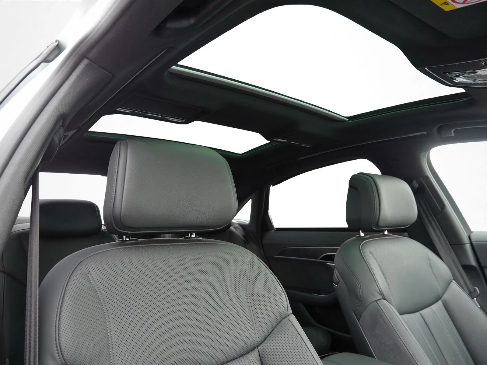 Audi A8 60 TFSIe / LONG/ B&O/ HUD/ MATRIX/ PANO/ AIR / 360, снимка 14 - Автомобили и джипове - 56002929