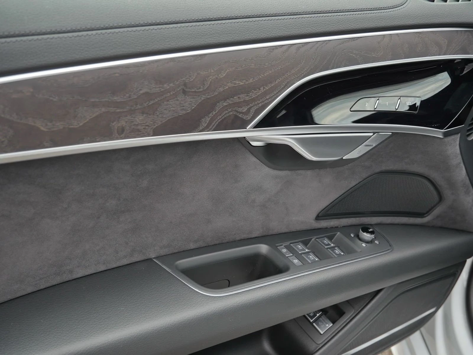 Audi A8 60 TFSIe / LONG/ B&O/ HUD/ MATRIX/ PANO/ AIR / 360, снимка 5 - Автомобили и джипове - 56002929