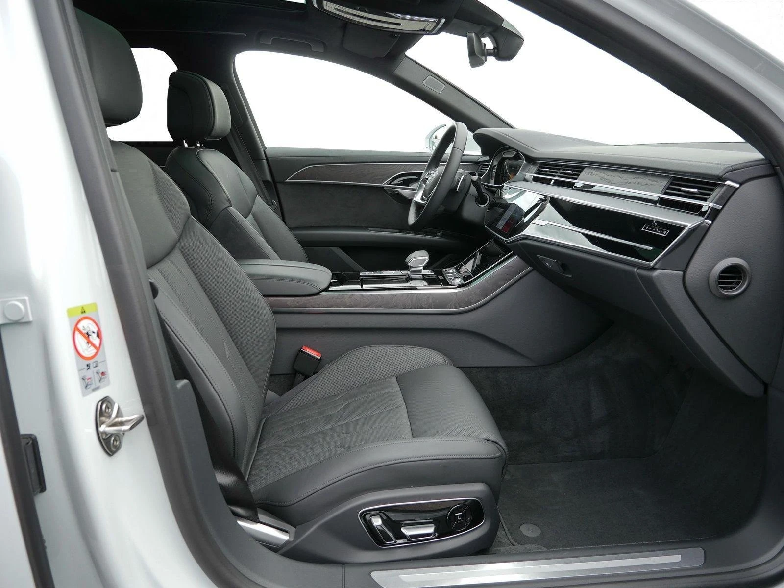Audi A8 60 TFSIe / LONG/ B&O/ HUD/ MATRIX/ PANO/ AIR / 360, снимка 13 - Автомобили и джипове - 56002929