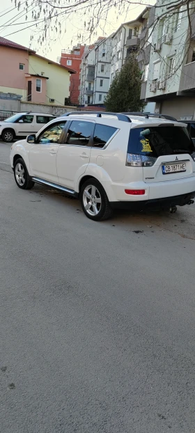 Mitsubishi Outlander 2.2 DiD автоматик, снимка 2
