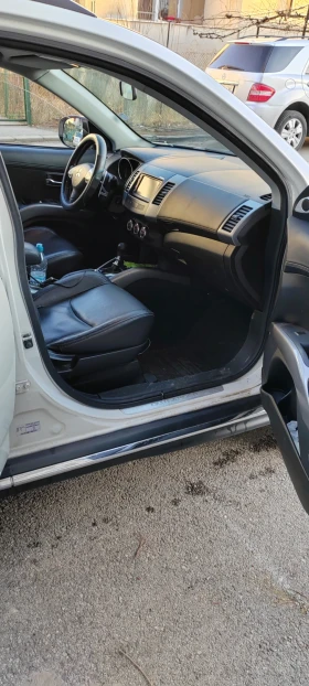 Mitsubishi Outlander 2.2 DiD автоматик, снимка 7