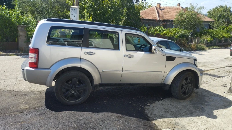 Dodge Nitro 2.8 CRDI 4x4, снимка 2 - Автомобили и джипове - 48500275