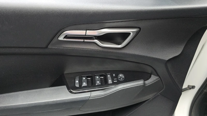 Kia Sportage 2.0 2WD PRESTIGE , снимка 17 - Автомобили и джипове - 52469540