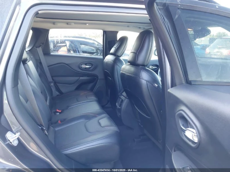 Jeep Cherokee 2.0L I-4 DI, DOHC, TURBO, 270HP 4X4 Drive, снимка 15 - Автомобили и джипове - 52851266