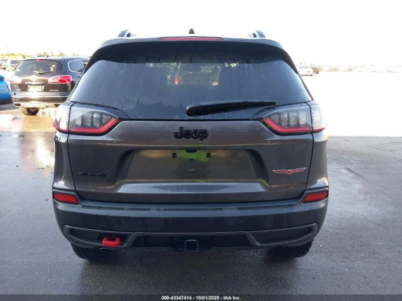 Jeep Cherokee 2.0L I-4 DI, DOHC, TURBO, 270HP 4X4 Drive, снимка 8 - Автомобили и джипове - 52851266