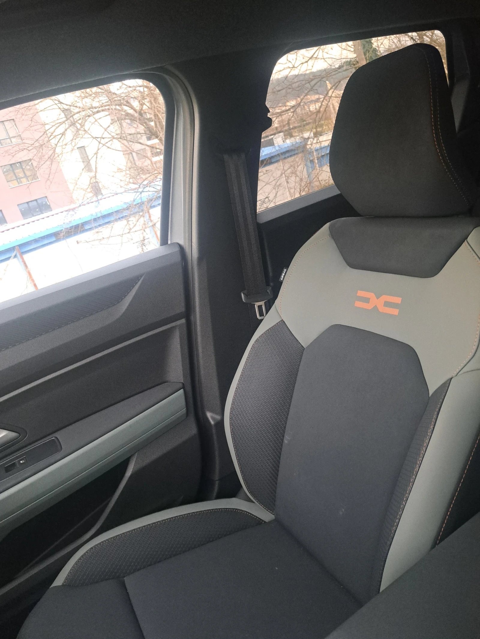 Dacia Duster, снимка 12 - Автомобили и джипове - 53724711