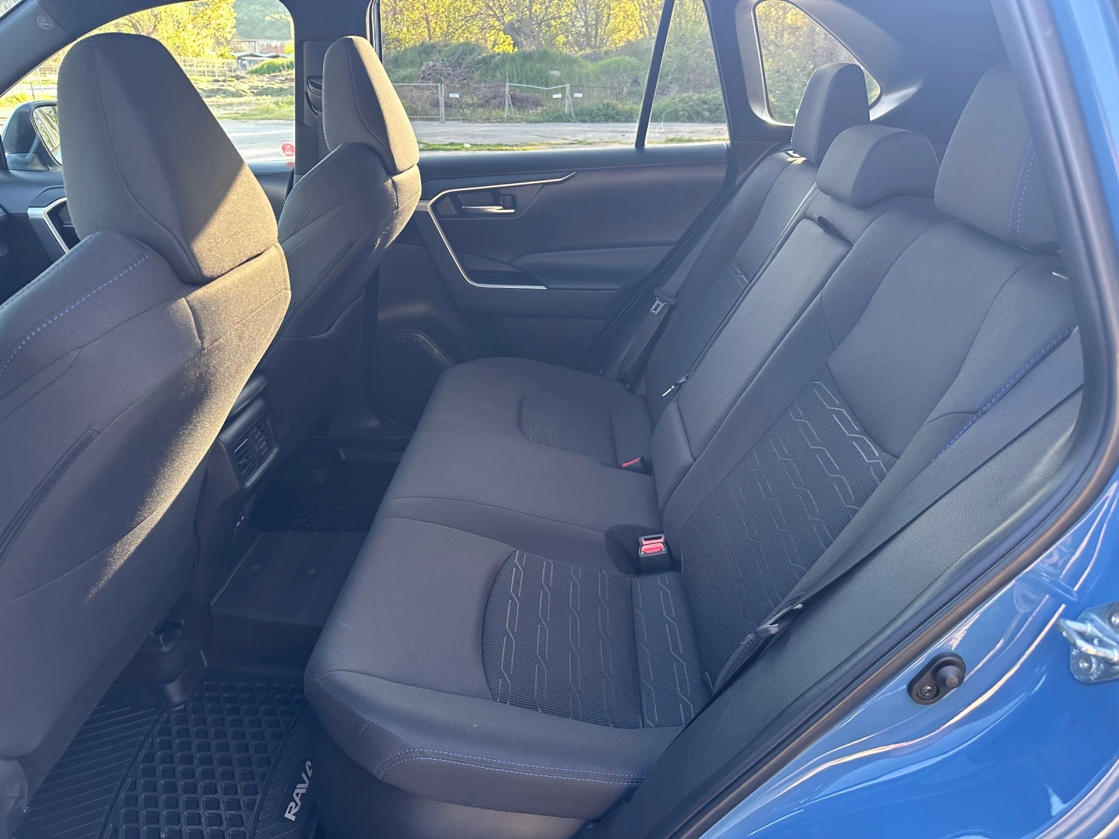 Toyota Rav4 Sport Edition Hybrid, снимка 8 - Автомобили и джипове - 54314820