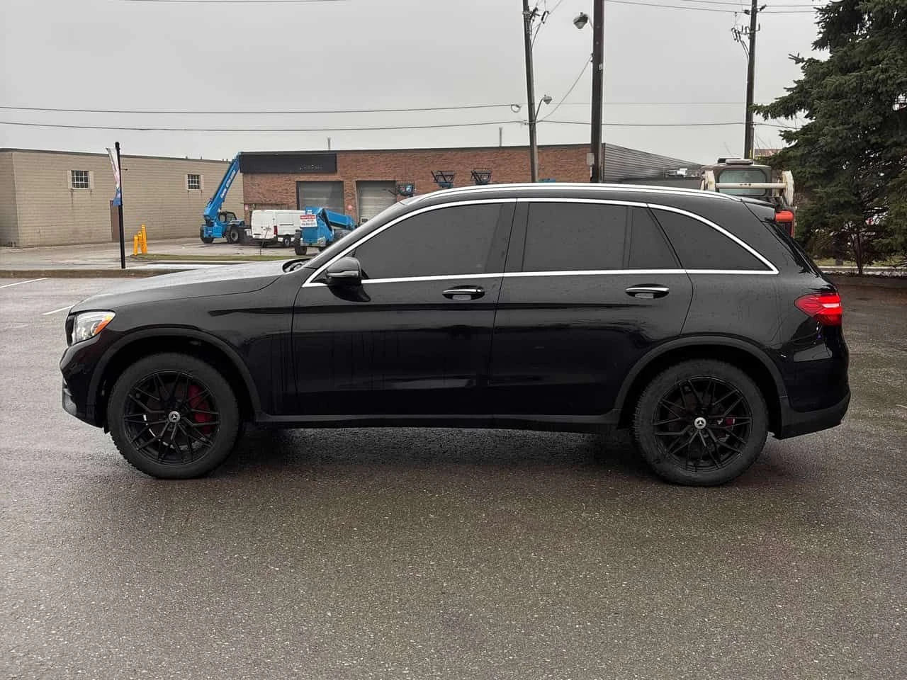 Mercedes-Benz GLC 300 /360/ STAR LIGHT / АВТОКРЕДИТ, снимка 2 - Автомобили и джипове - 54726672