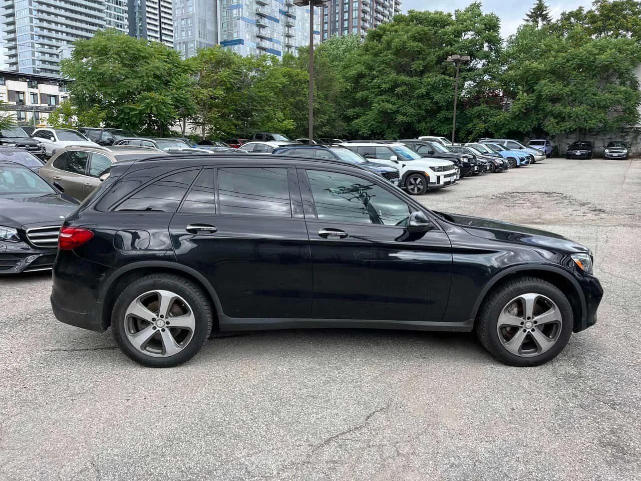 Mercedes-Benz GLC 300 4MATIC * ГЛАВНО ПРЕДСТАВИТЕЛСТВО НА MERCEDES* , снимка 4 - Автомобили и джипове - 55423545