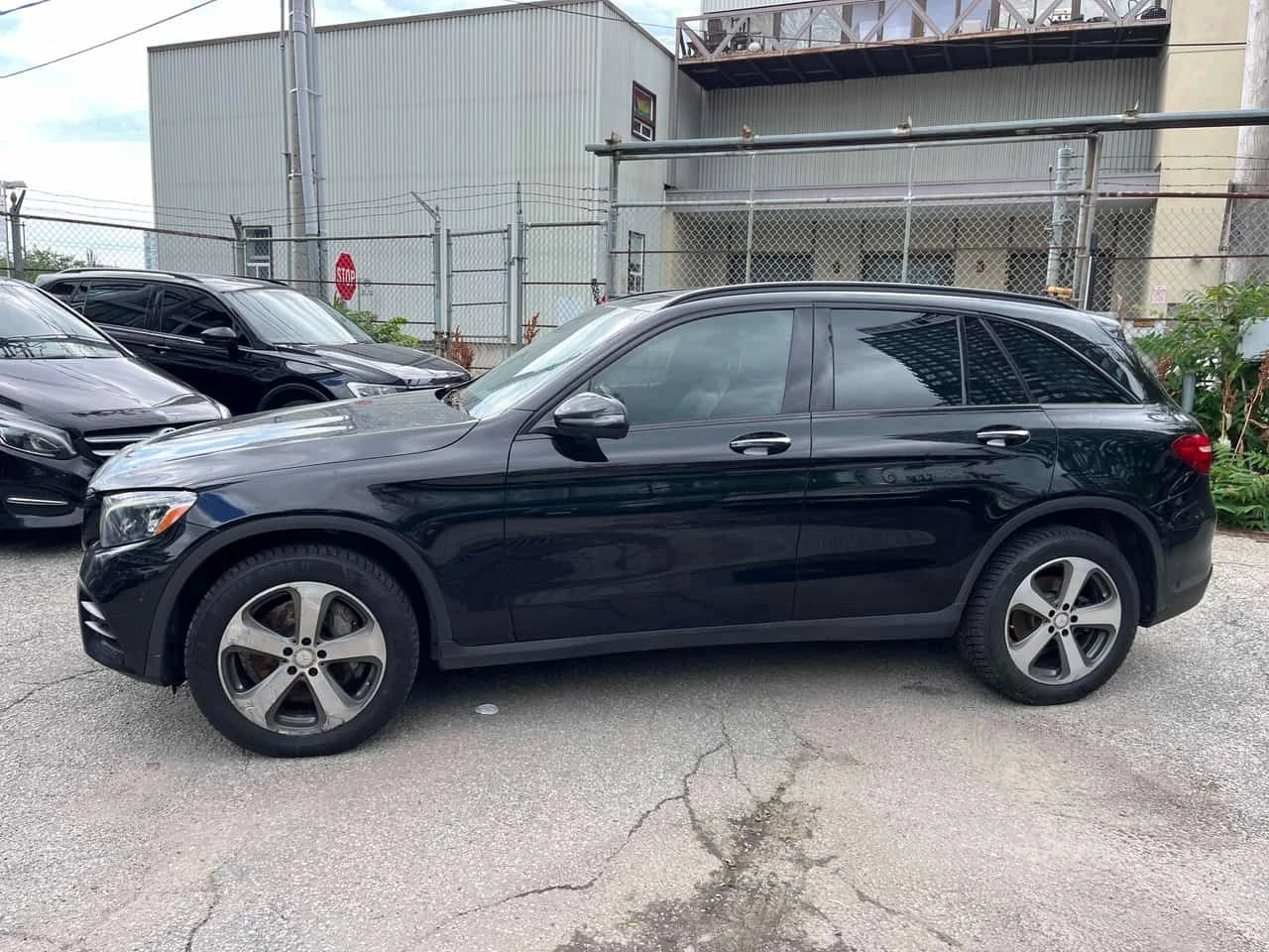Mercedes-Benz GLC 300 4MATIC * ГЛАВНО ПРЕДСТАВИТЕЛСТВО НА MERCEDES* , снимка 3 - Автомобили и джипове - 55423545