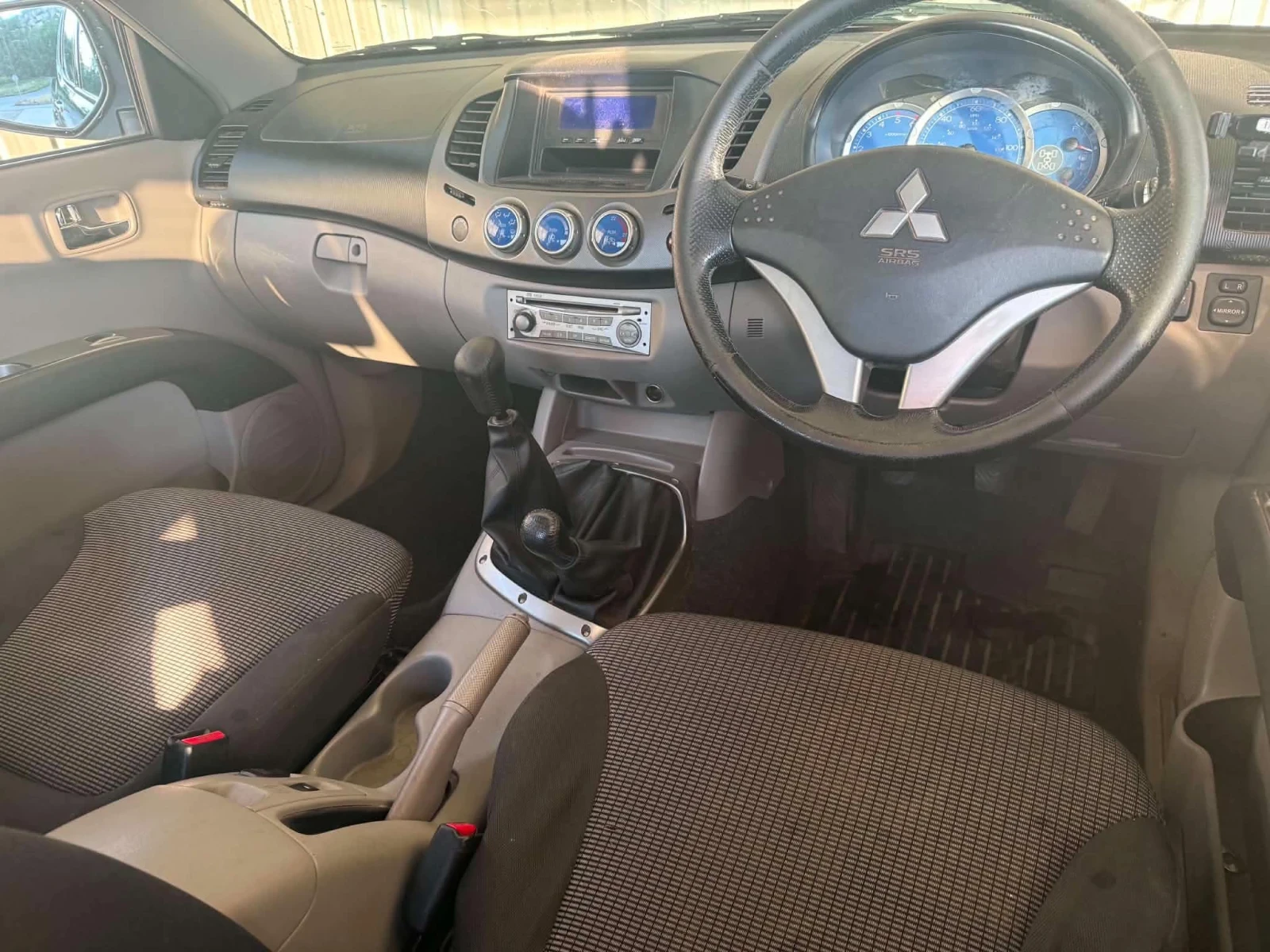 Mitsubishi L200, снимка 9 - Автомобили и джипове - 55607056