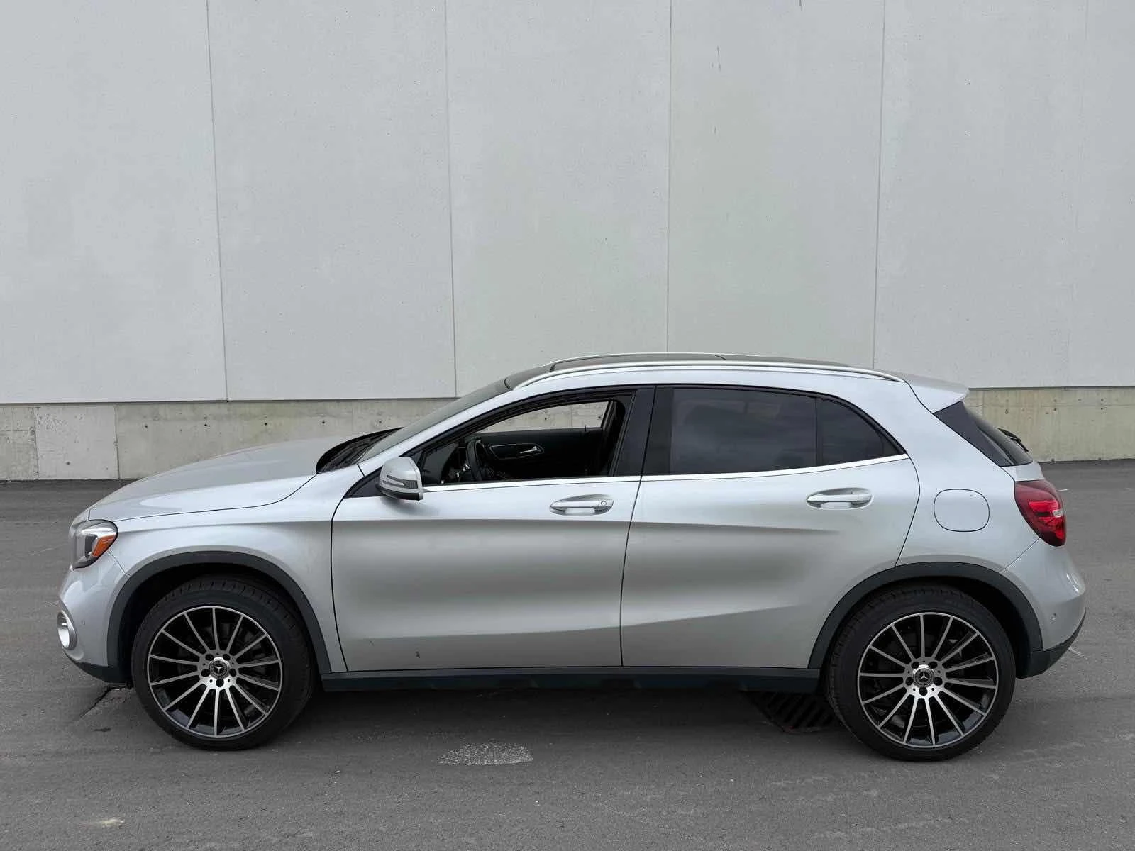Mercedes-Benz GLA 250 * АВТОКРЕДИТ * ГЛАВНО ПРЕДСТАВИТЕЛСТВО, снимка 4 - Автомобили и джипове - 55960542
