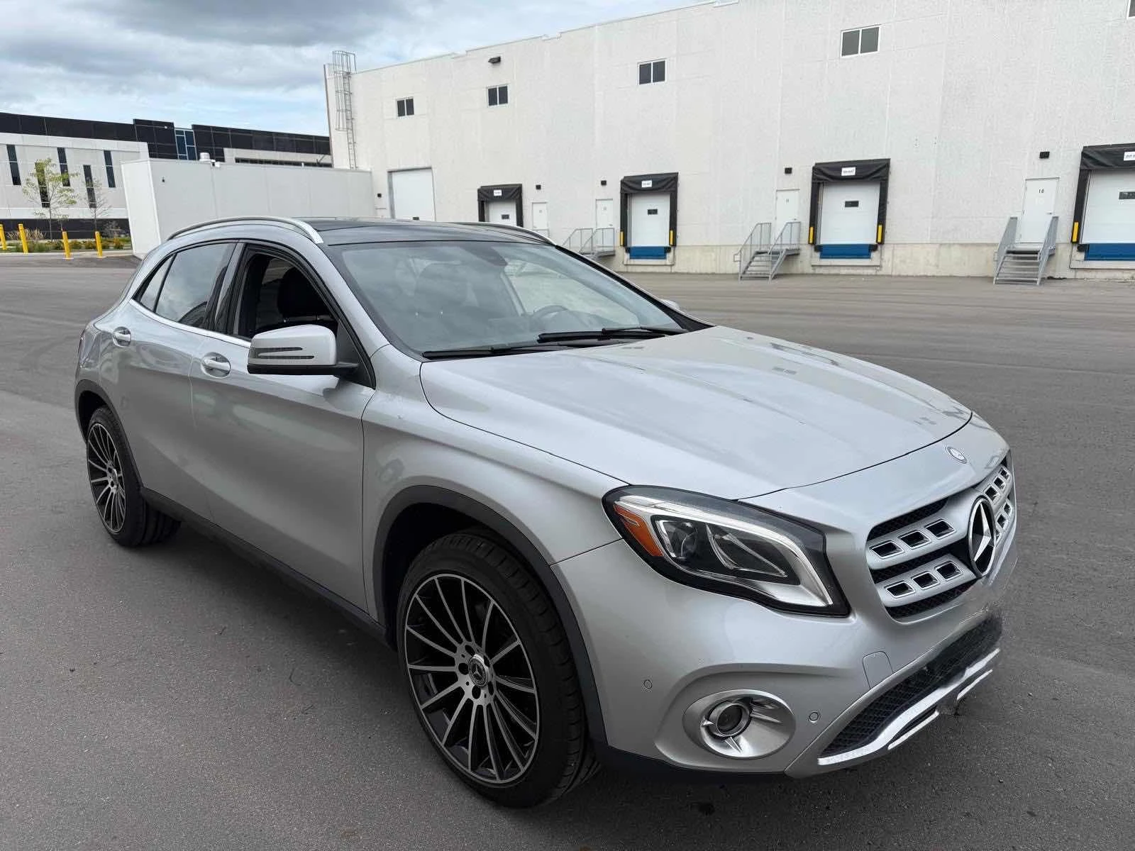 Mercedes-Benz GLA 250 * АВТОКРЕДИТ * ГЛАВНО ПРЕДСТАВИТЕЛСТВО, снимка 2 - Автомобили и джипове - 55960542