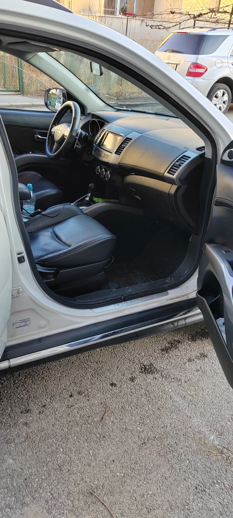 Mitsubishi Outlander 2.2 DiD автоматик, снимка 7 - Автомобили и джипове - 56181736