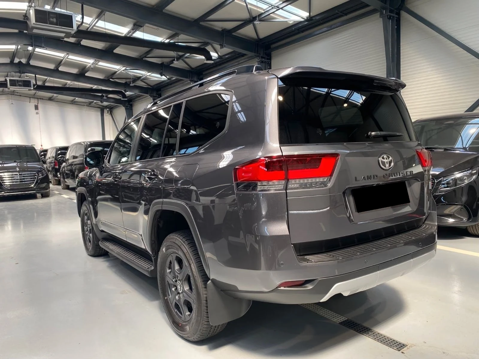Toyota Land cruiser LC300 / GR SPORT / HUD / JBL / 360 | Mobile.bg � ����������� 4