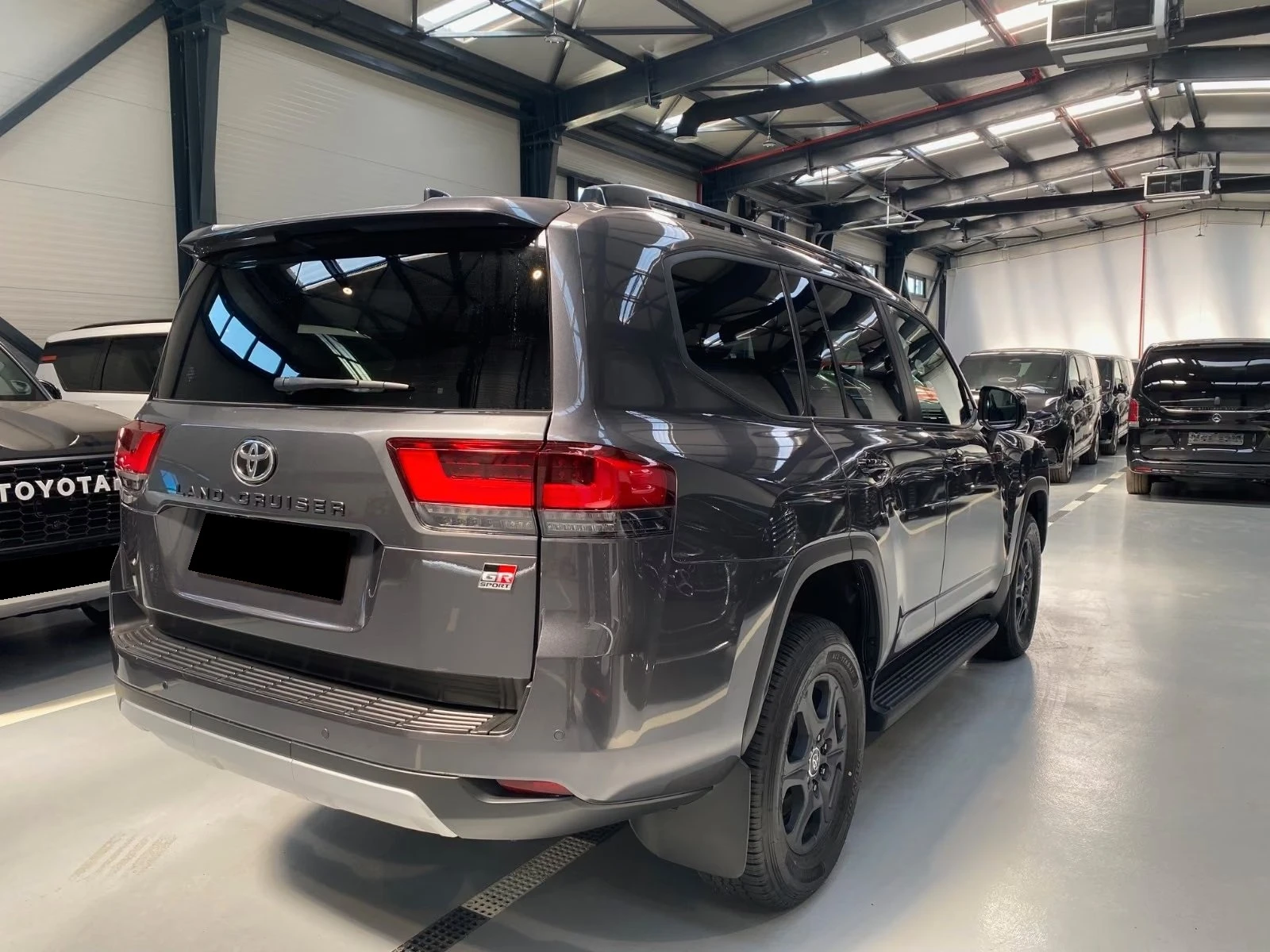 Toyota Land cruiser LC300 / GR SPORT / HUD / JBL / 360 | Mobile.bg � ����������� 6
